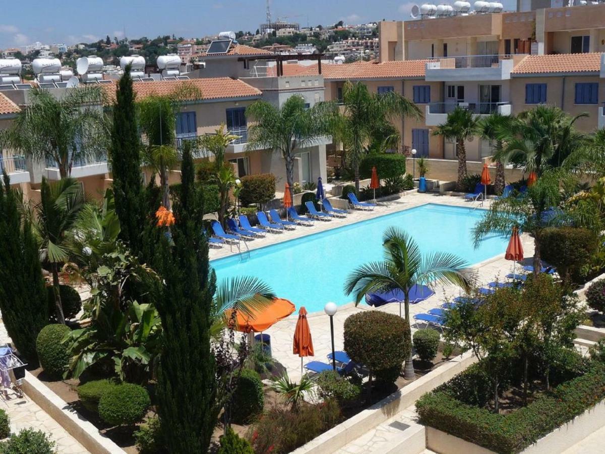 Aurora Townhouse - Complimentary Paphos Airport Transport Villa Exterior photo