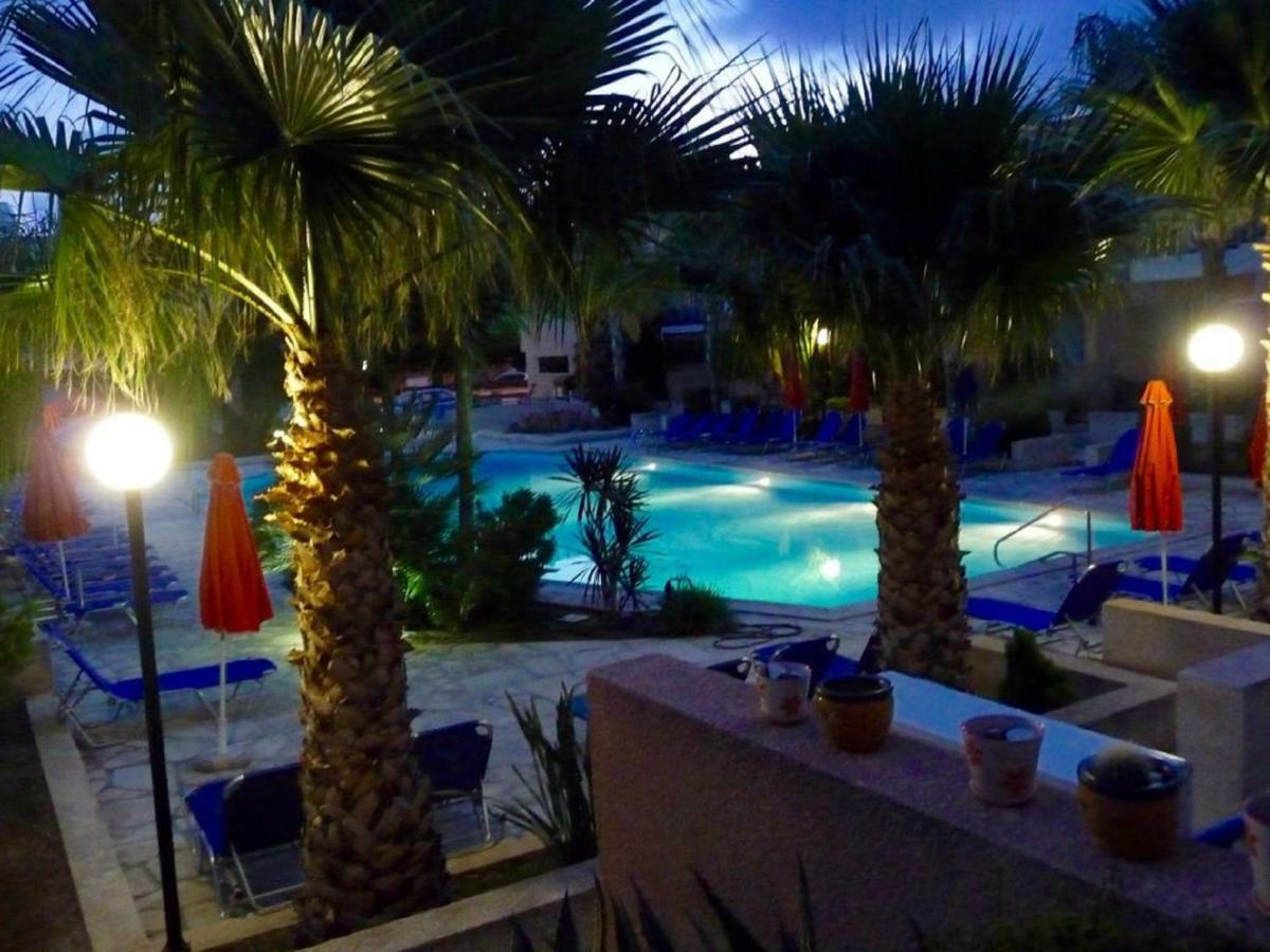 Aurora Townhouse - Complimentary Paphos Airport Transport Villa Exterior photo