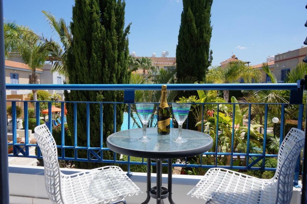 Aurora Townhouse - Complimentary Paphos Airport Transport Villa Exterior photo