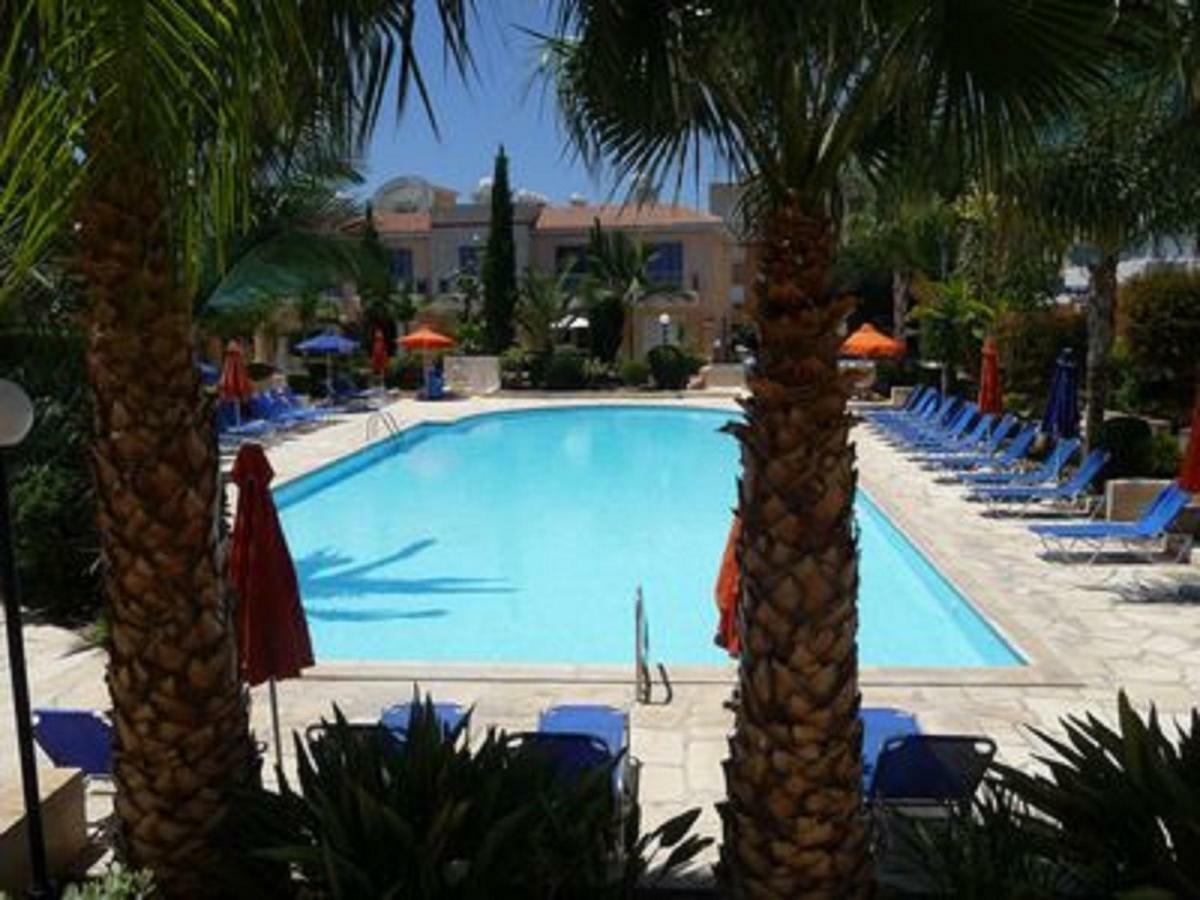Aurora Townhouse - Complimentary Paphos Airport Transport Villa Exterior photo