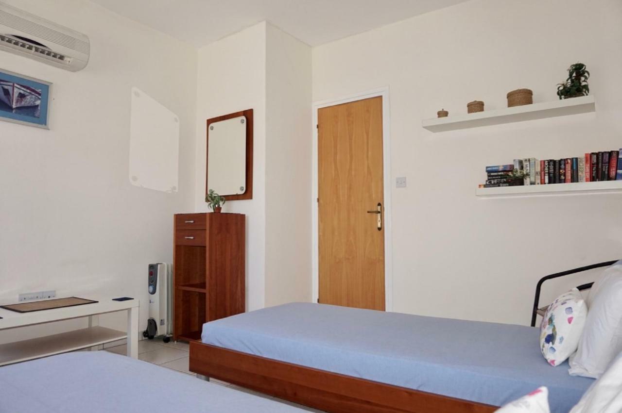 Aurora Townhouse - Complimentary Paphos Airport Transport Villa Exterior photo
