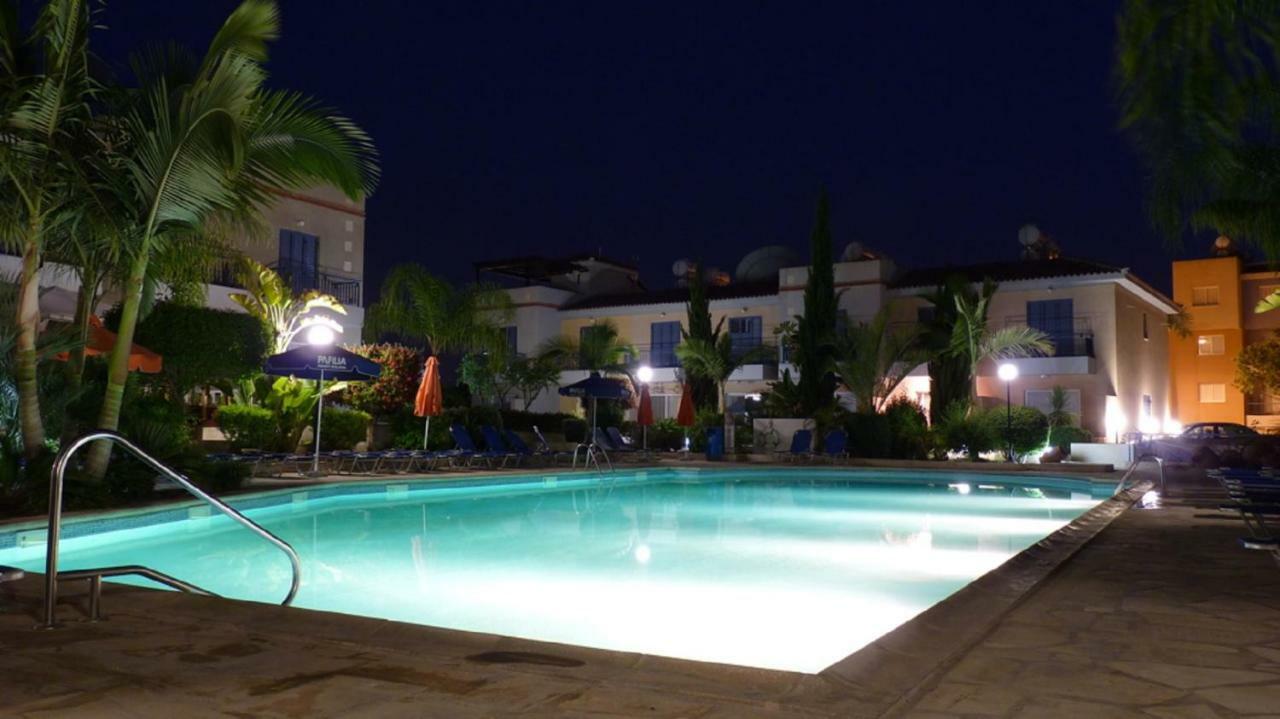 Aurora Townhouse - Complimentary Paphos Airport Transport Villa Exterior photo